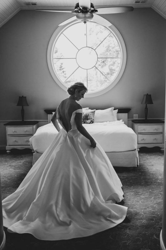 Bride getting ready for her wedding at Great Oak Manor